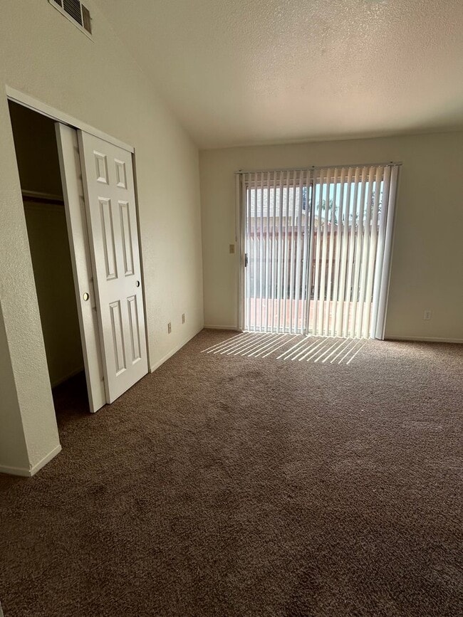 Building Photo - Beautiful 3 bedroom Home. 1st Month Free with 1 year Lease!