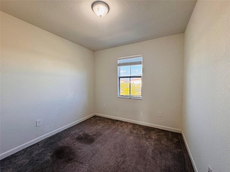 Building Photo - 2437 NW 131st Cir