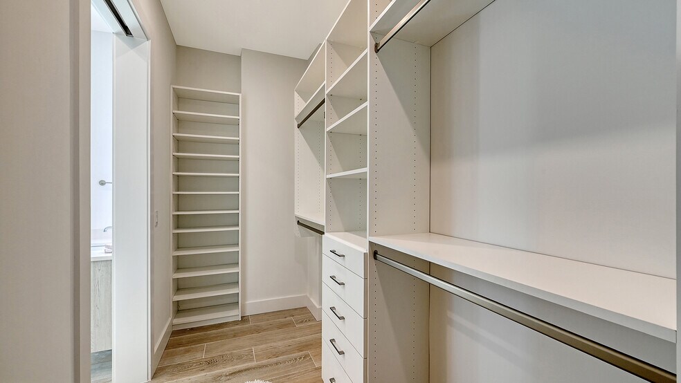 Master walk in closet - 33 S Palm Ave