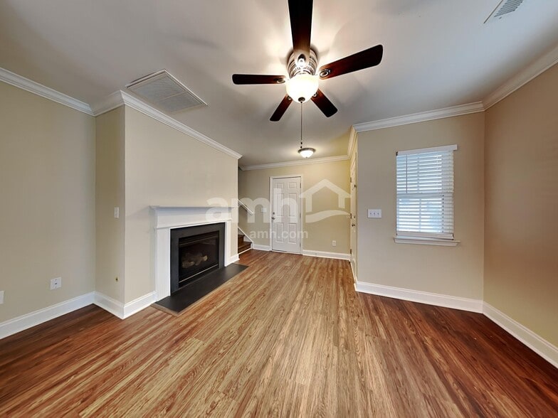 Building Photo - 8829 Shadowglen Dr