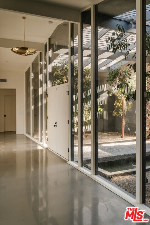 Building Photo - 8559 Edwin Dr
