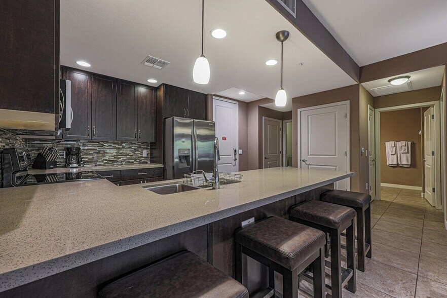 Building Photo - 5450 E Deer Valley Dr