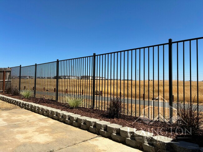 Building Photo - Beautiful Modern, 3BD/2.5BA Home in Rancho...