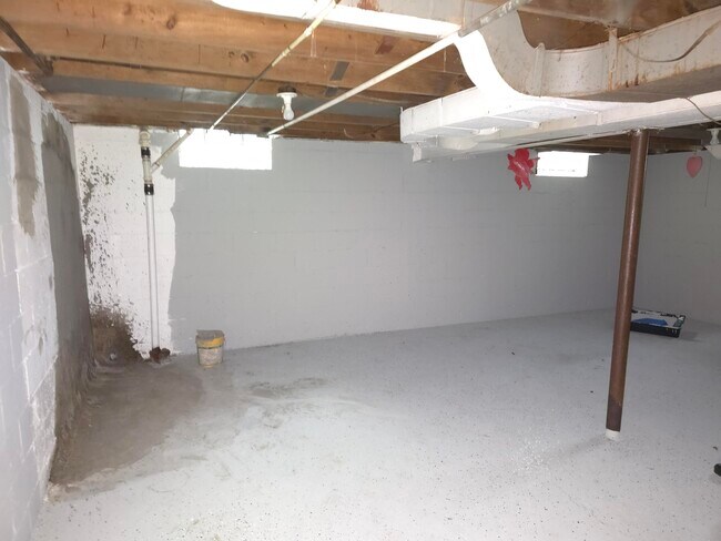 Building Photo - 16073 Tacoma St