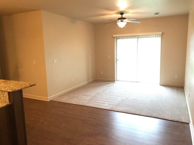 Building Photo - 2810 Bobcat Dr