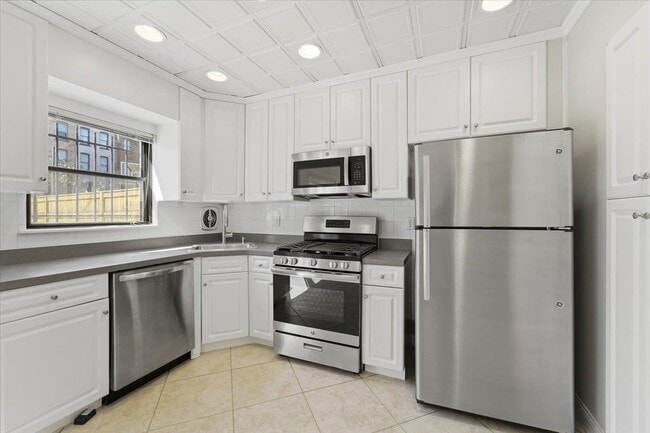 Building Photo - 295 9th St
