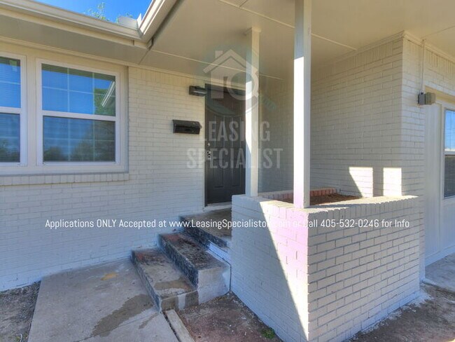 Building Photo - Charming Mid Norman 3 Bed 2 Bath Home!