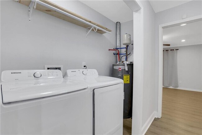 Building Photo - 3436 Pinehill Dr