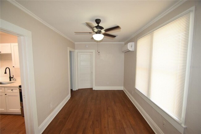 Building Photo - 906 Vistabula St