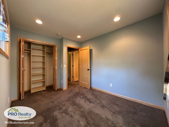 Building Photo - 3 Bedroom House **$1,000.00 off January's Rent with a January 2026 Move In**