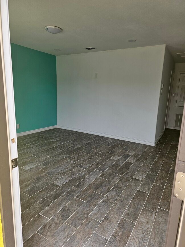 Building Photo - 4933 Franzetta St