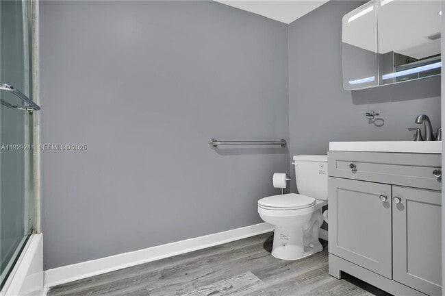 Building Photo - 4332 Collins Ave