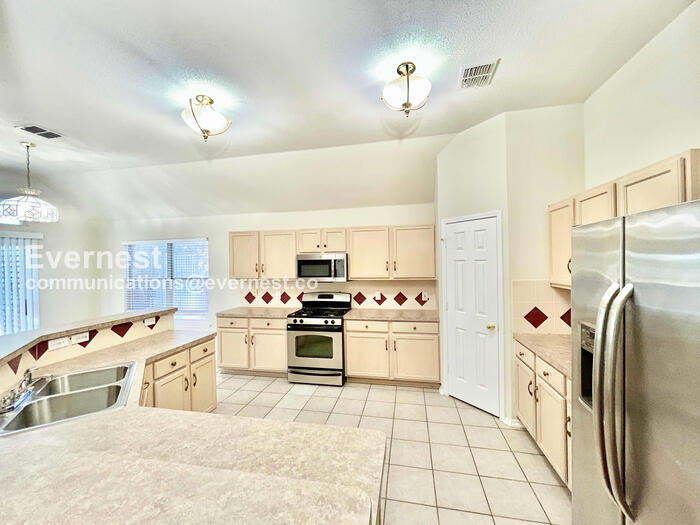 Building Photo - 233 Wagon Wheel Dr