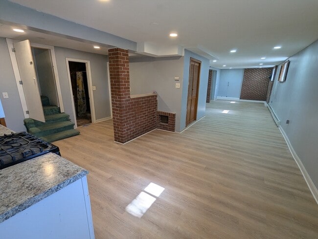 Building Photo - 376 Fellsway W