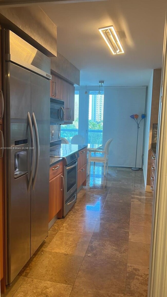 Building Photo - 16500 Collins Ave