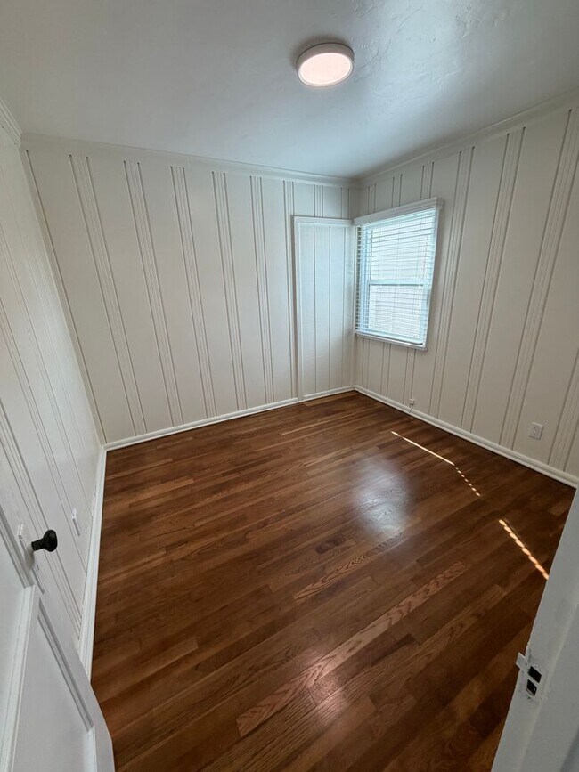 Building Photo - 4832-4834 Kansas St