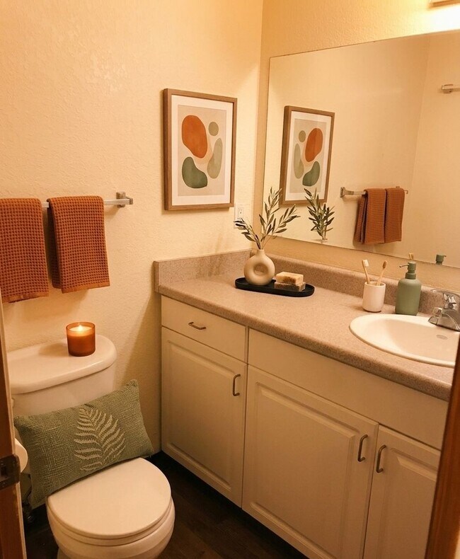 Building Photo - Magnolia Seattle 1-Bedroom Apartment for Rent | Off-Street Parking, Pet Friendly & On-Site Laundr...