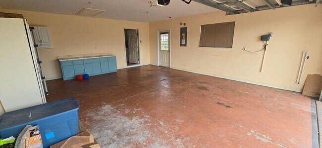 Building Photo - Move-In Ready 2BR/2BA Home with Solar & Bo...
