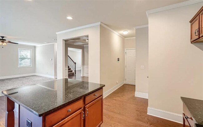 Building Photo - 710 Collingsworth Ln NE