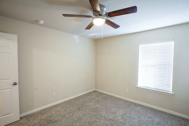 Building Photo - 2805 Gooseberry Dr