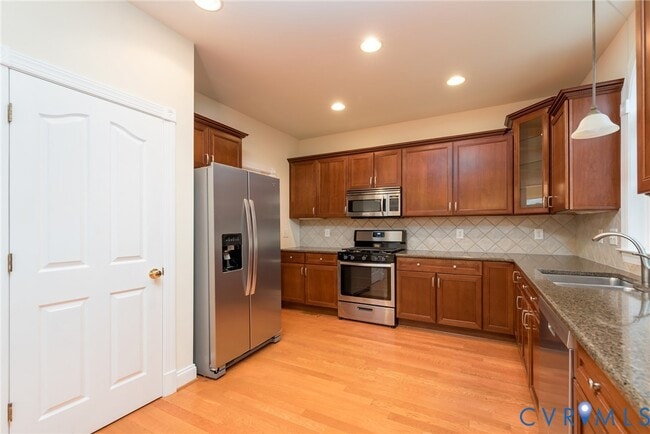 Building Photo - 11412 Pinedale Dr