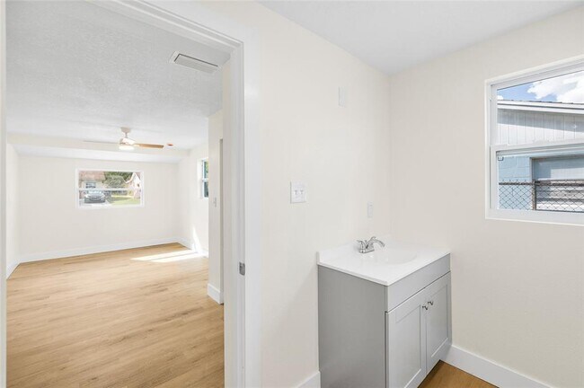 Building Photo - 4403 N 48th St