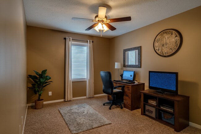 Building Photo - $250 OFF Move-In Rents Special!