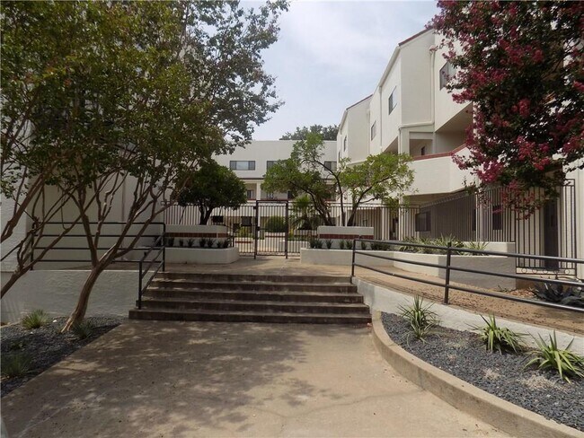 Primary Photo - 2605 Enfield Rd