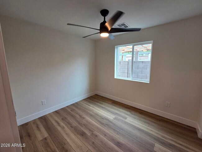 Building Photo - 824 N 11th Ave