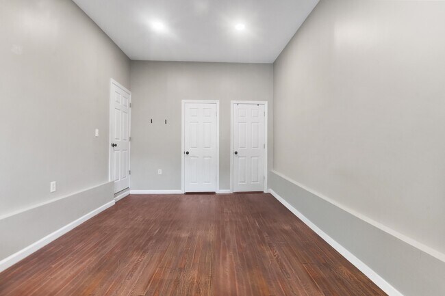 Building Photo - 271 Cator Ave