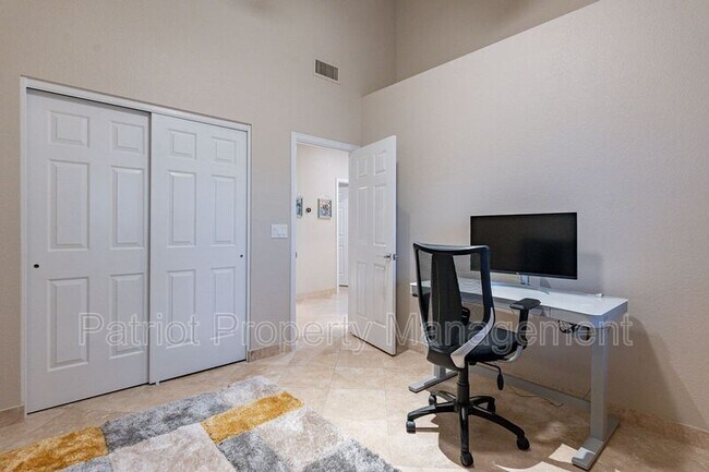 Building Photo - 9910 E Sutton Dr