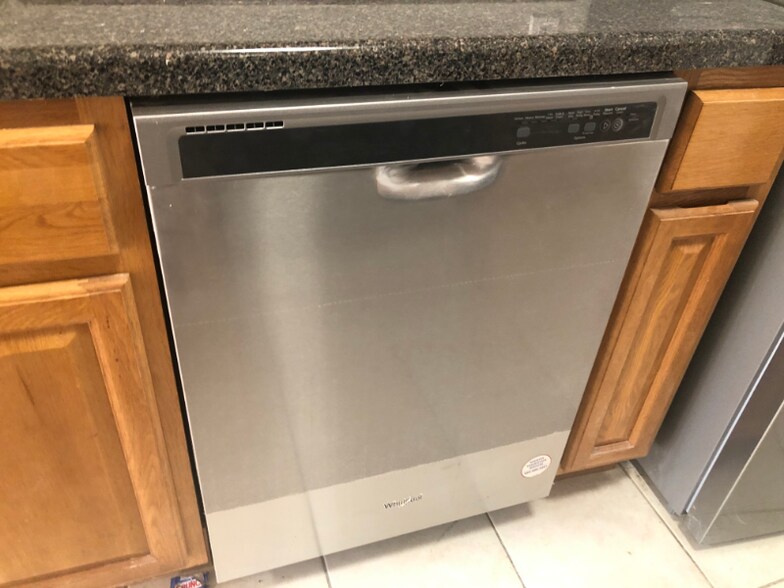 Building Photo - 147 Main St