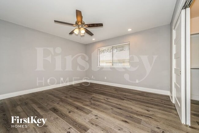 Building Photo - 2626 Fallcreek Dr