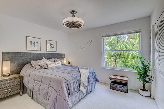 Building Photo - 18174 SE Fairview Cir