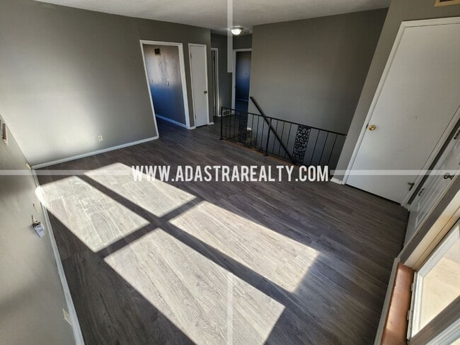 Building Photo - Awesome 2 Bedroom Duplex in Overland Park-Coming SOON!!