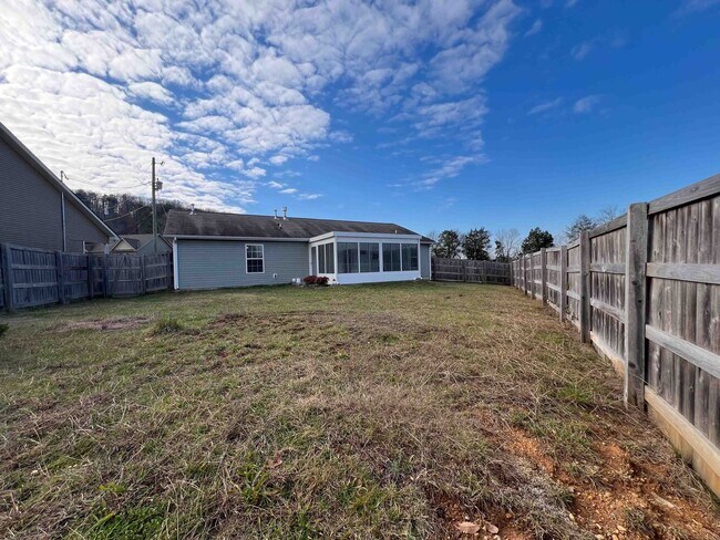 Building Photo - Modern 3BR Home in West Knoxville | Built 2017 | Fenced Yard | 2-Car Garage | Karns Schools