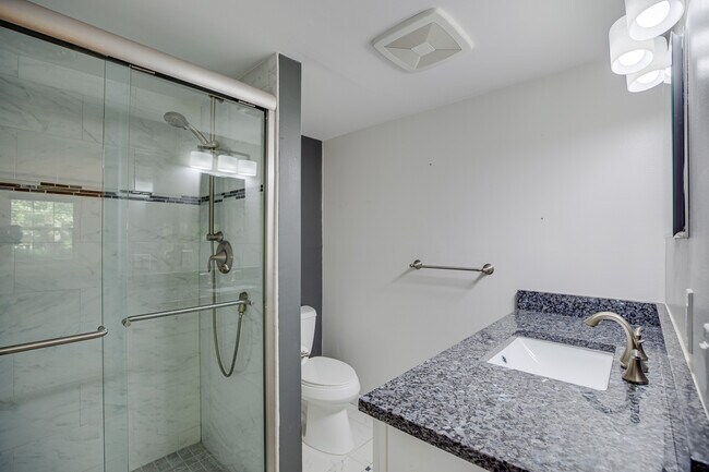 Building Photo - 2722 Cardinal Dr