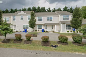 Building Photo - Oak Tree Townhome | 4 Bedroom, 4 bath| 7/2...