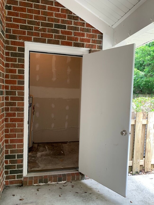 Building Photo - 2 Bedroom 1.5 Bath Townhome in Pleasant Gr...