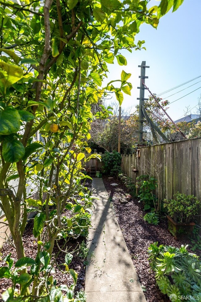 Building Photo - 3033 Franklin St