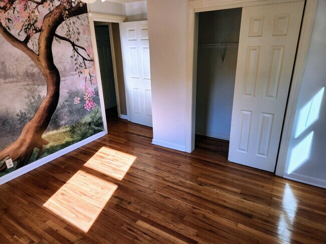 Building Photo - 5513 Forest Ave