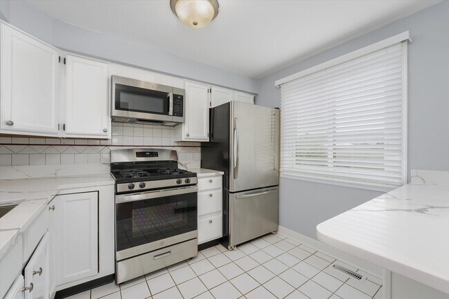 Building Photo - 1323 Wakeby Ln