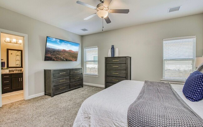 Building Photo - Furnished Eastside Beautiful 3 bed/2 baths for RENT Utilities & Wi-Fi INCLUDED