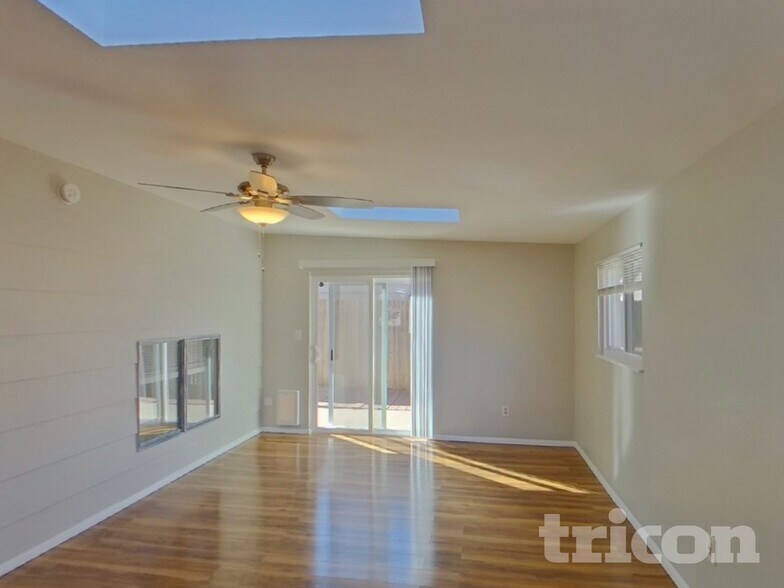 Building Photo - 3015 Moonbeam Cir N