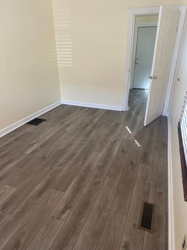 Building Photo - 534 S Pearl St