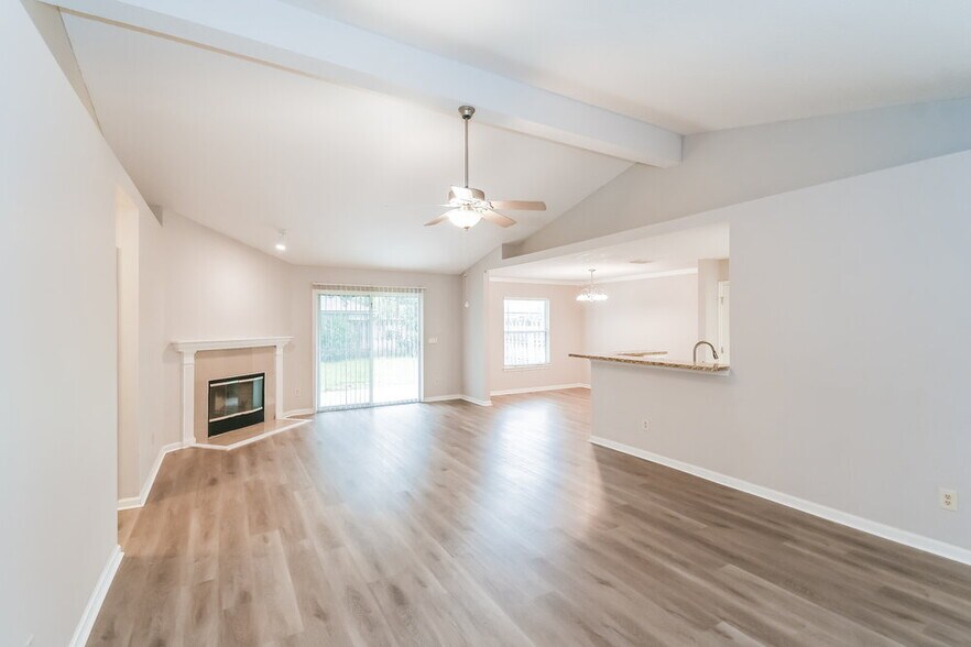 Building Photo - 552 Sparrow Branch Cir
