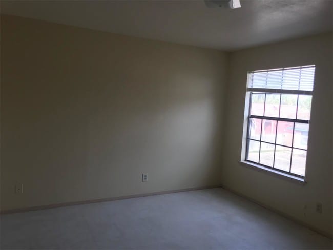 Building Photo - 1405 Old Port Isabel Rd