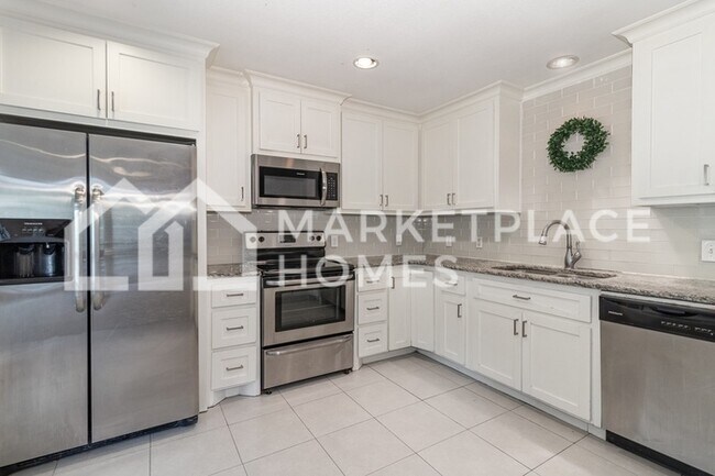Building Photo - 2801 Fairbrook St