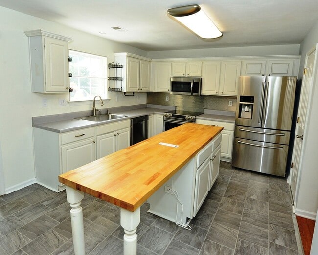 Primary Photo - Renovated home with Sunroom!