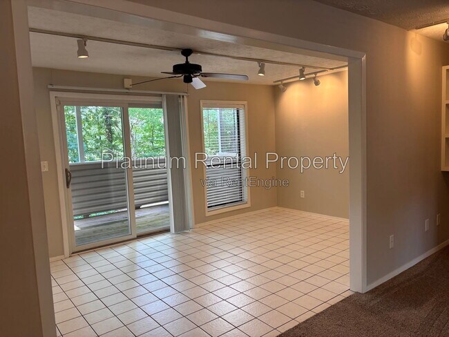 Building Photo - 402 Wynnes Ridge Cir SE